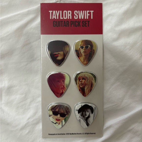 Taylor Swift Guitar Pick Set - Red - Picture 1 of 2